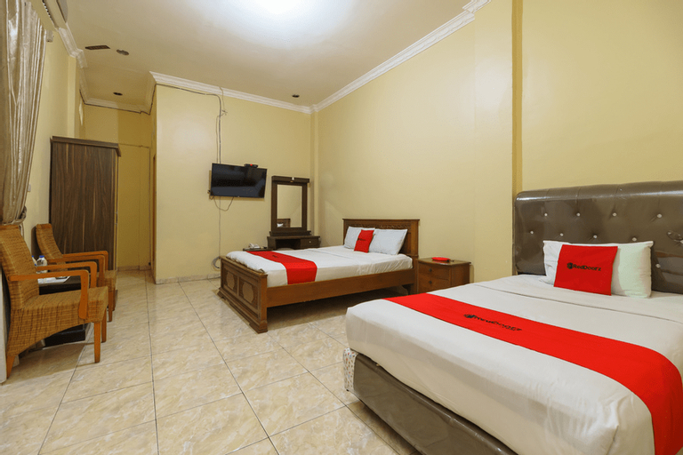 Bedroom 3, RedDoorz Plus @ Hotel Sempurna Watervang Lubuk Linggau, Lubuklinggau