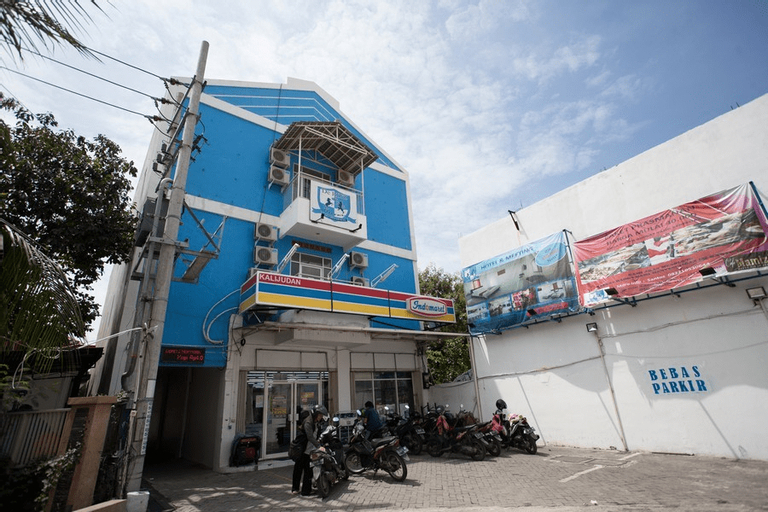 Exterior & Views 9