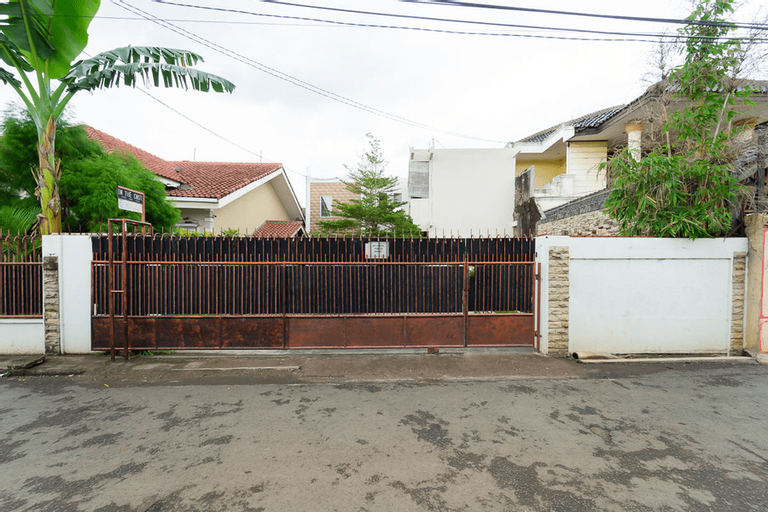 KoolKost Syariah near Lagoon Avenue Mall (Minimum 6 Nights), Bekasi