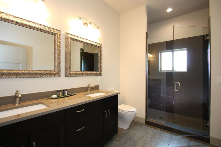 Bathroom 4, Vineyard View Inn, Yamhill
