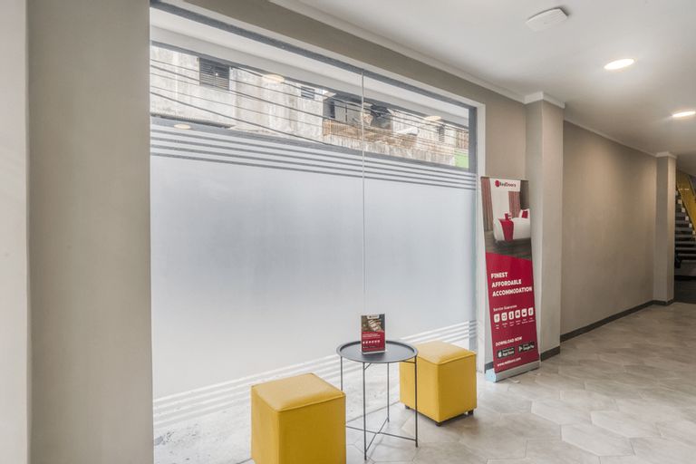 Exterior & Views 2, RedDoorz Plus @ Cideng Timur, Jakarta Pusat
