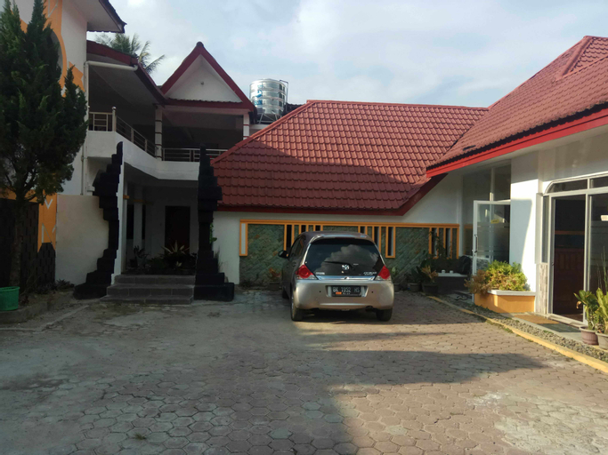 Exterior & Views 13