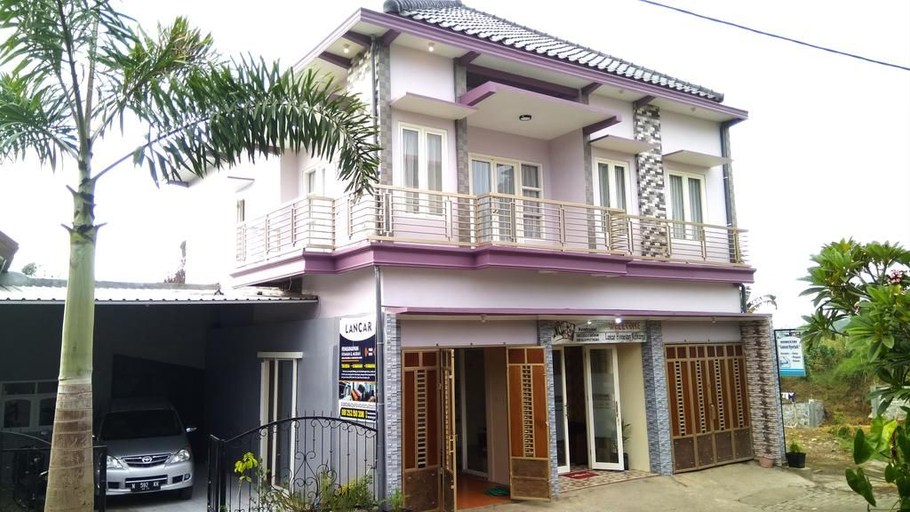 Exterior & Views 1, Homestay Lancar Syariah, Malang