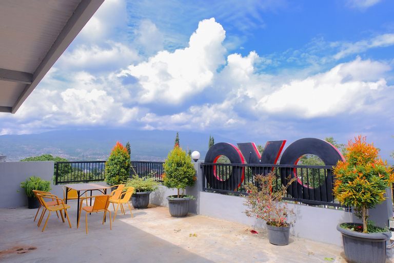 Exterior & Views 5, OYO 354 32 Guest House, Malang