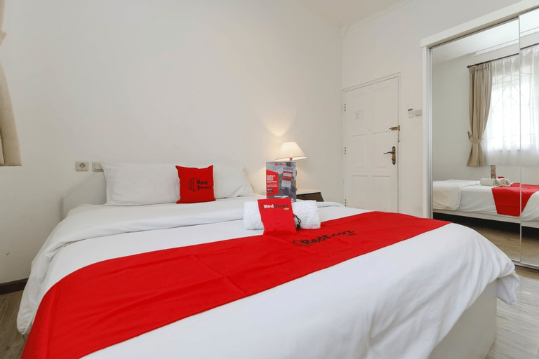 RedDoorz Plus @ Tendean, Jakarta Selatan