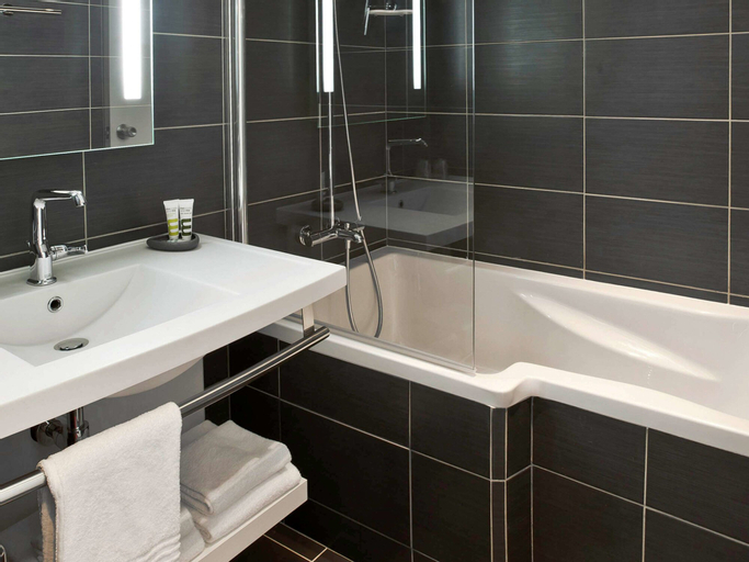 Bathroom 14