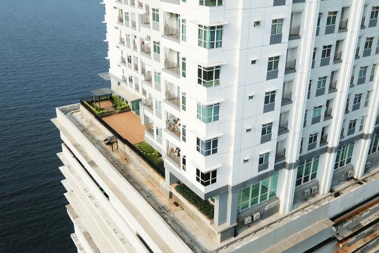 Best Price 3BR Greenbay Apartment beside Baywalk By Travelio, North Jakarta