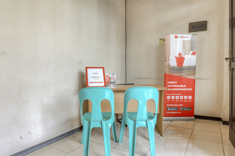 Exterior & Views 5, RedDoorz near Widya Mandala University, Surabaya