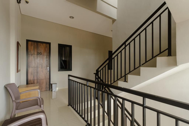 RedDoorz near Puri Indah Mall, West Jakarta