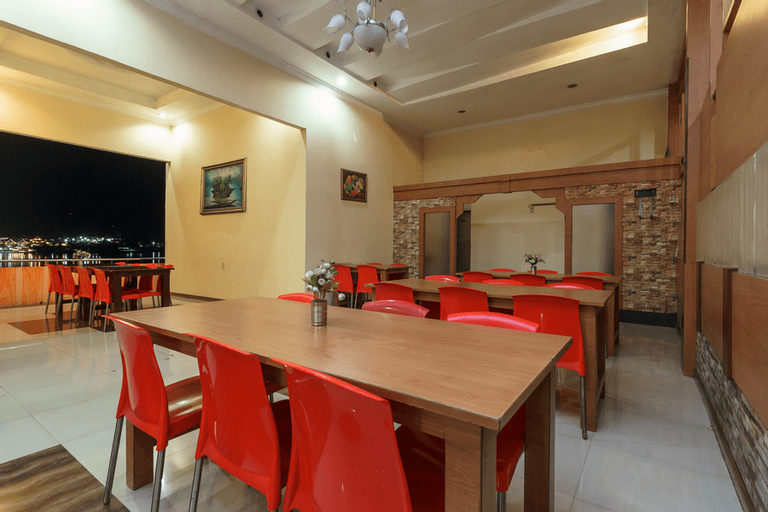 Exterior & Views 3, RedDoorz @ Sedayu 2 Near Danau Toba Parapat, Simalungun
