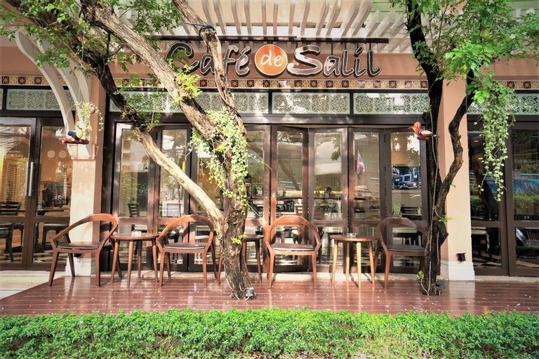 Salil Hotel Sukhumvit Soi 8, Khlong Toey