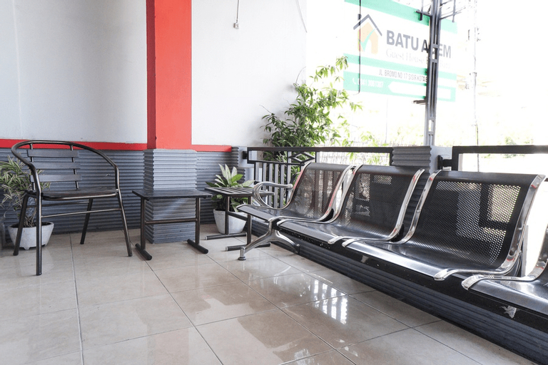 RedDoorz near Alun Alun Batu, Malang