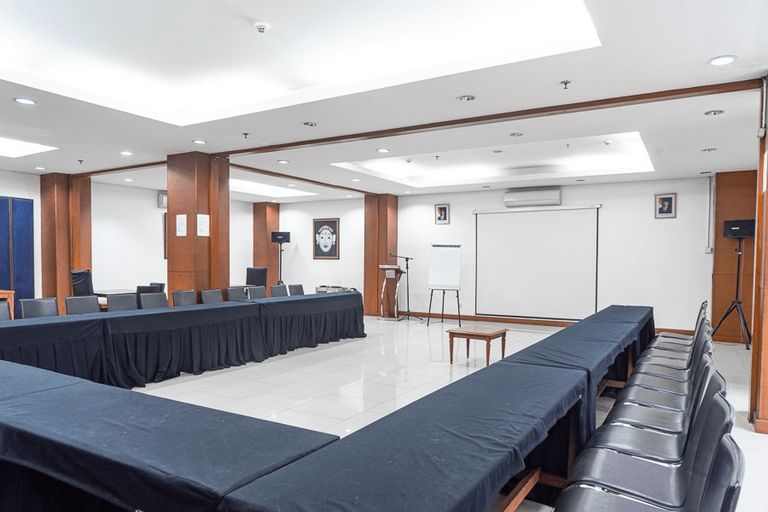 RedDoorz Plus near Blok M Square, South Jakarta