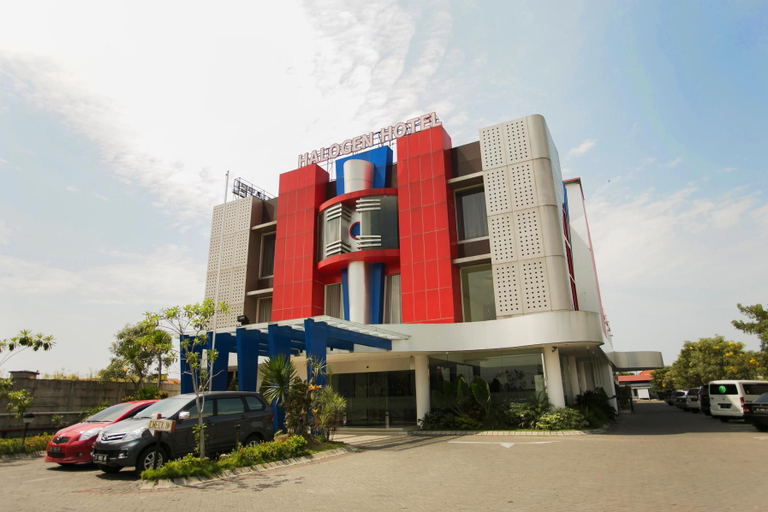 Exterior & Views 2, Halogen Hotel Airport Surabaya, Surabaya