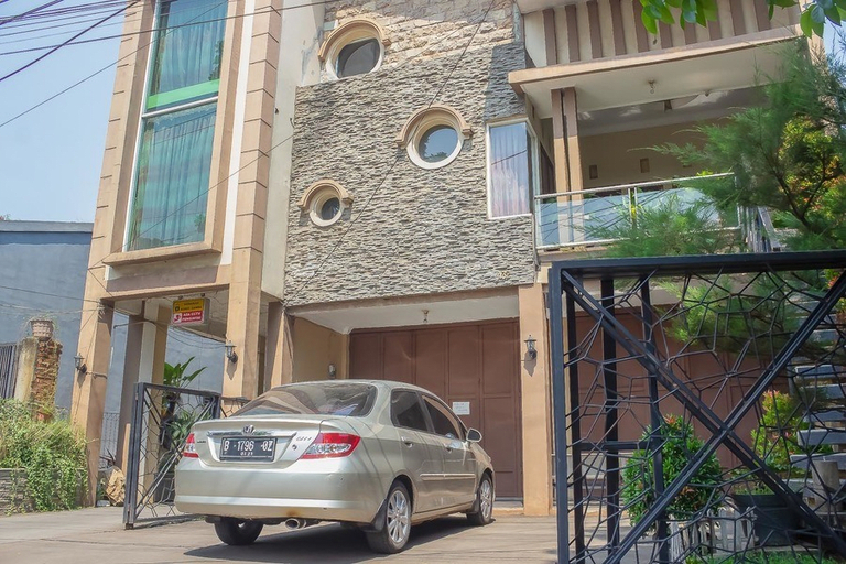 Exterior & Views, RedDoorz Syariah near Pasar Modern Cikopo, Karawang