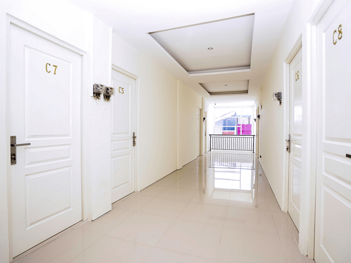 OYO 781 Erga Family Residence, Surabaya