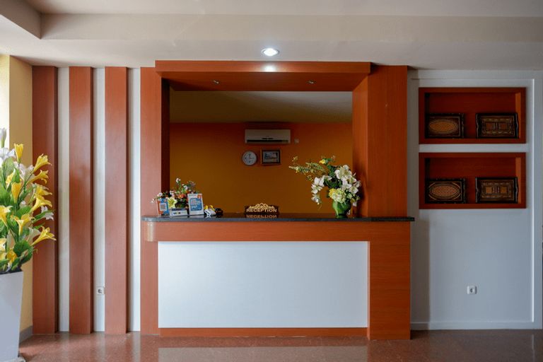 RedDoorz Plus @ Cameloan Hotel Palu, Palu