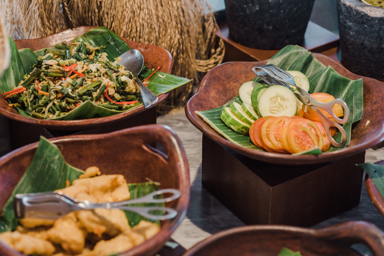 Food & Drinks 13
