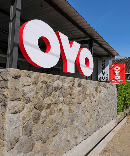 OYO 995 Alices Homestay Syariah, Jember