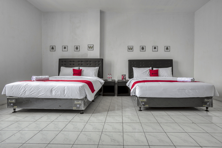 RedDoorz Plus near Jakarta Kota Station, West Jakarta