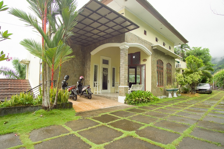 RedDoorz Syariah near Ngade Lake, Ternate