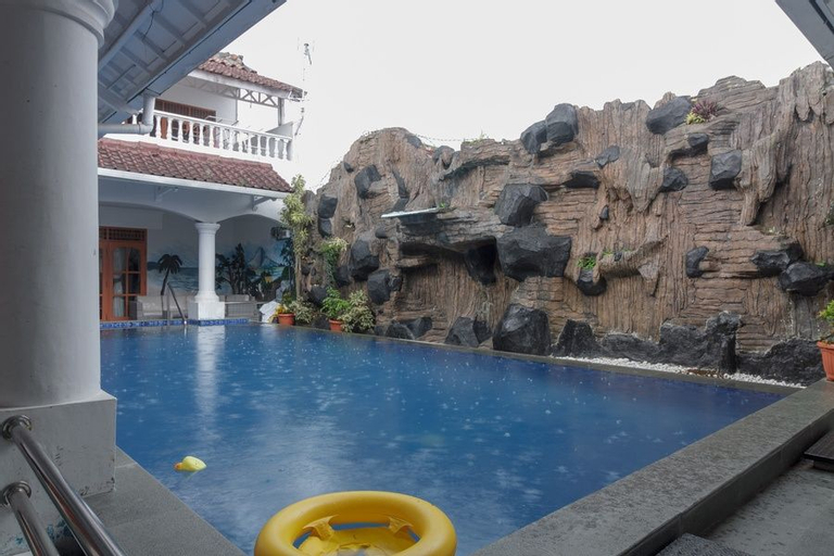 RedDoorz Syariah near Exit Toll Puncak, Bogor