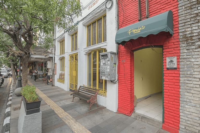 RedDoorz Hostel near Braga Citywalk, Bandung