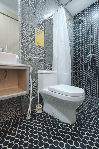 Bathroom 5, Konko Hostel, Central Jakarta