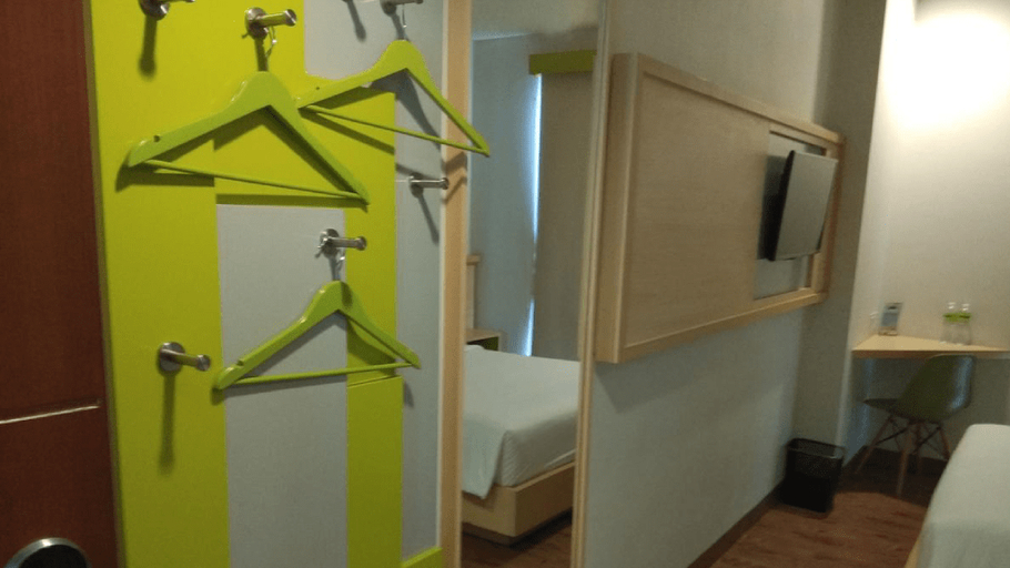 Bathroom 4, MaxOneHotels.com @ Kramat, Central Jakarta