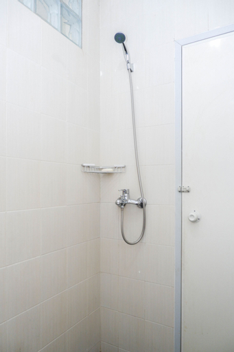 OYO 389 Sky Guesthouse, Semarang