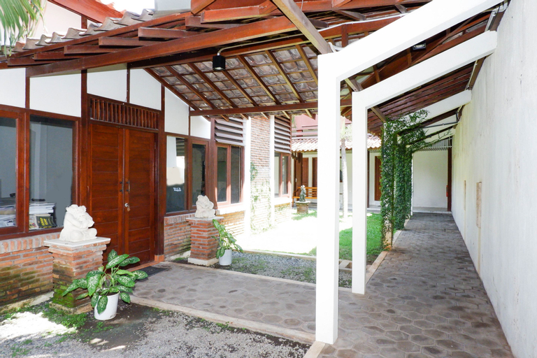 OYO 422 Achterhuis Residence, Semarang