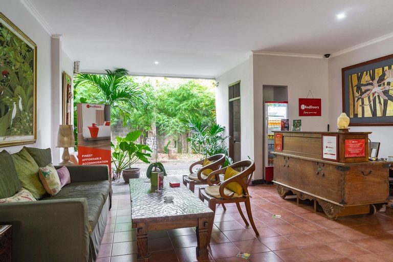 RedDoorz Plus Near One Bell Park Avenue, South Jakarta
