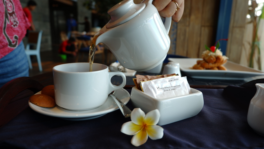 Swiss-Belresort Belitung - Food & Drinks