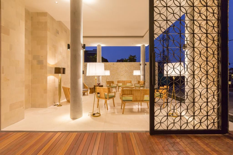 Exterior & Views 29