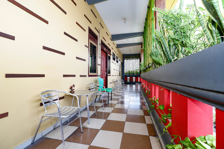 Others 4, OYO 2095 Wisma Daun, Solo