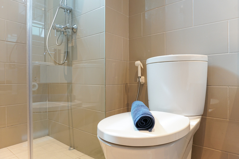 Bathroom 5, Cozy and Comfy 2BR Citralake Suites Apartment By Travelio, Jakarta Barat