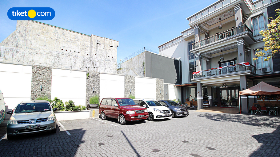 Exterior & Views 21