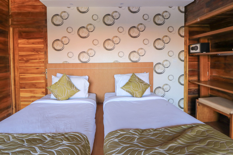 Ocho Bali Surf Camp, Badung