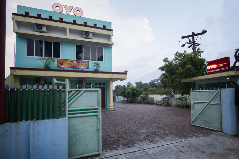 Exterior & Views 2, OYO 796 Penginapan Fergael, Pematangsiantar