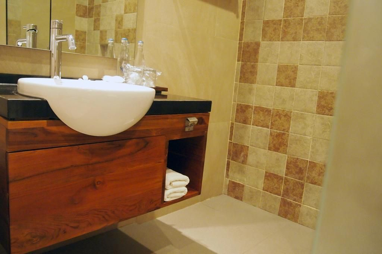 Bathroom 5, Yulia Village Inn, Gianyar