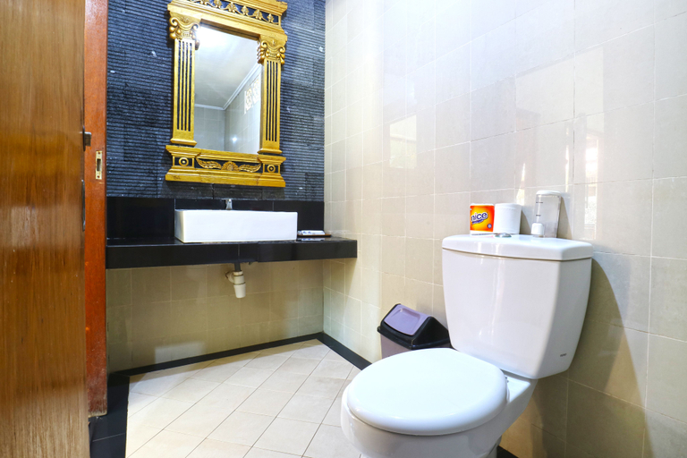Bathroom 5, Puri Nusa Beach Hotel, Klungkung