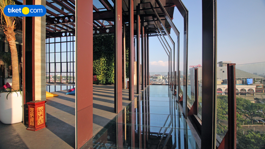 Exterior & Views 22