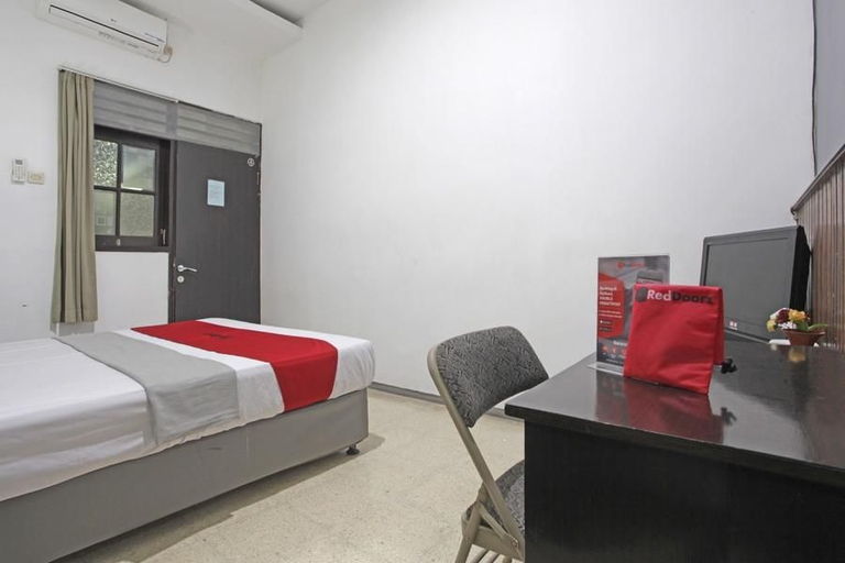 Bedroom 4, RedDoorz @ Soekarno Hatta 2, Malang