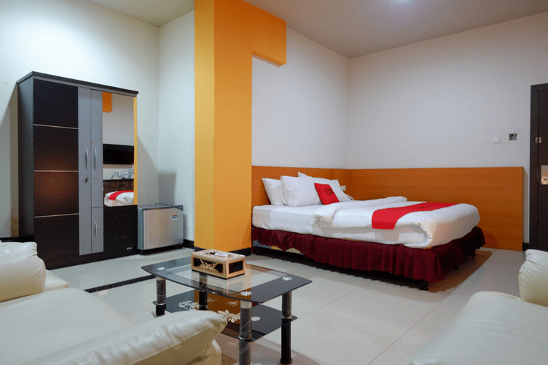 Bedroom 3, RedDoorz Plus @ Cameloan Hotel Palu, Palu