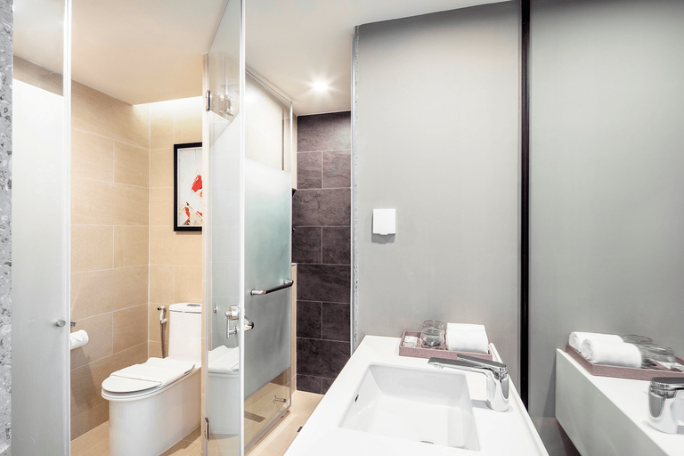 Bathroom 5, Hotel Amber Pattaya, Pattaya