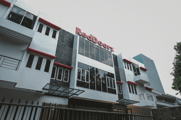 Exterior & Views 2, RedDoorz Plus near Plaza Blok M, Jakarta Selatan