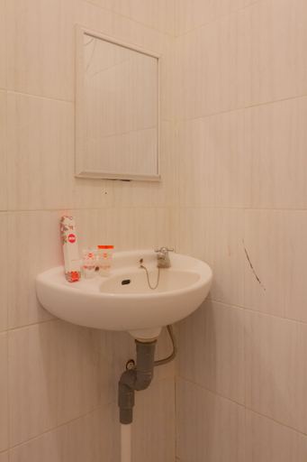 Bathroom 4, Hotel O Lontar Residence, Jakarta Barat