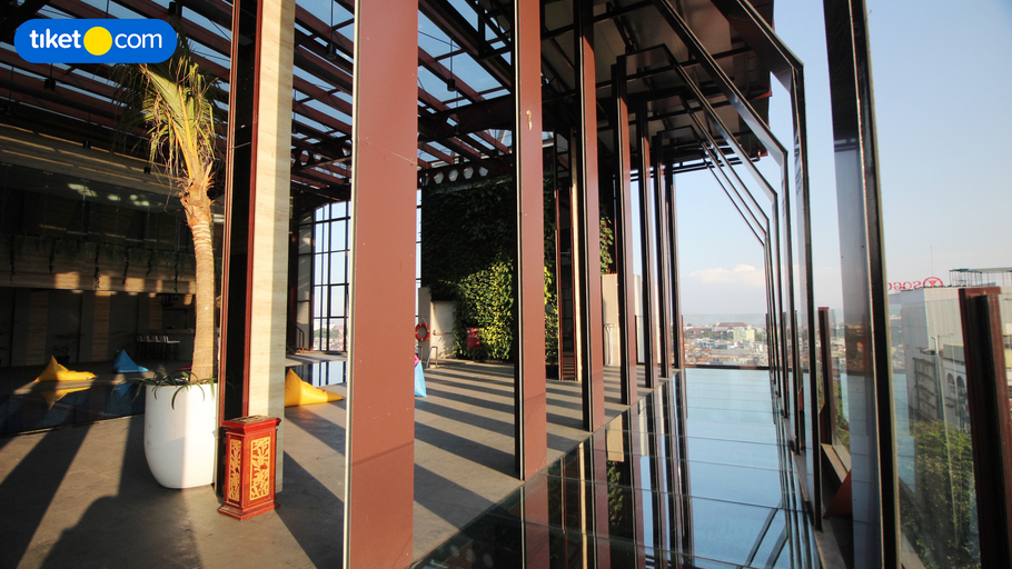 Exterior & Views 21