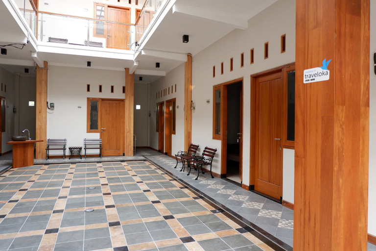 Others 4, Tata Surya Homestay Syariah Malang, Malang