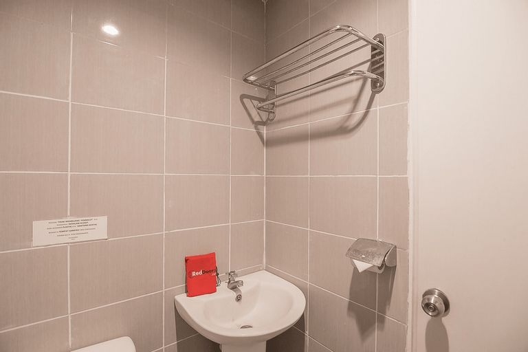 RedDoorz Plus near Undip Pleburan, Semarang